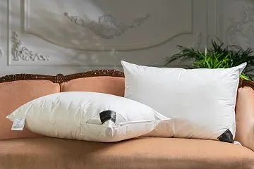 Pernă trois couronnes revival omniface