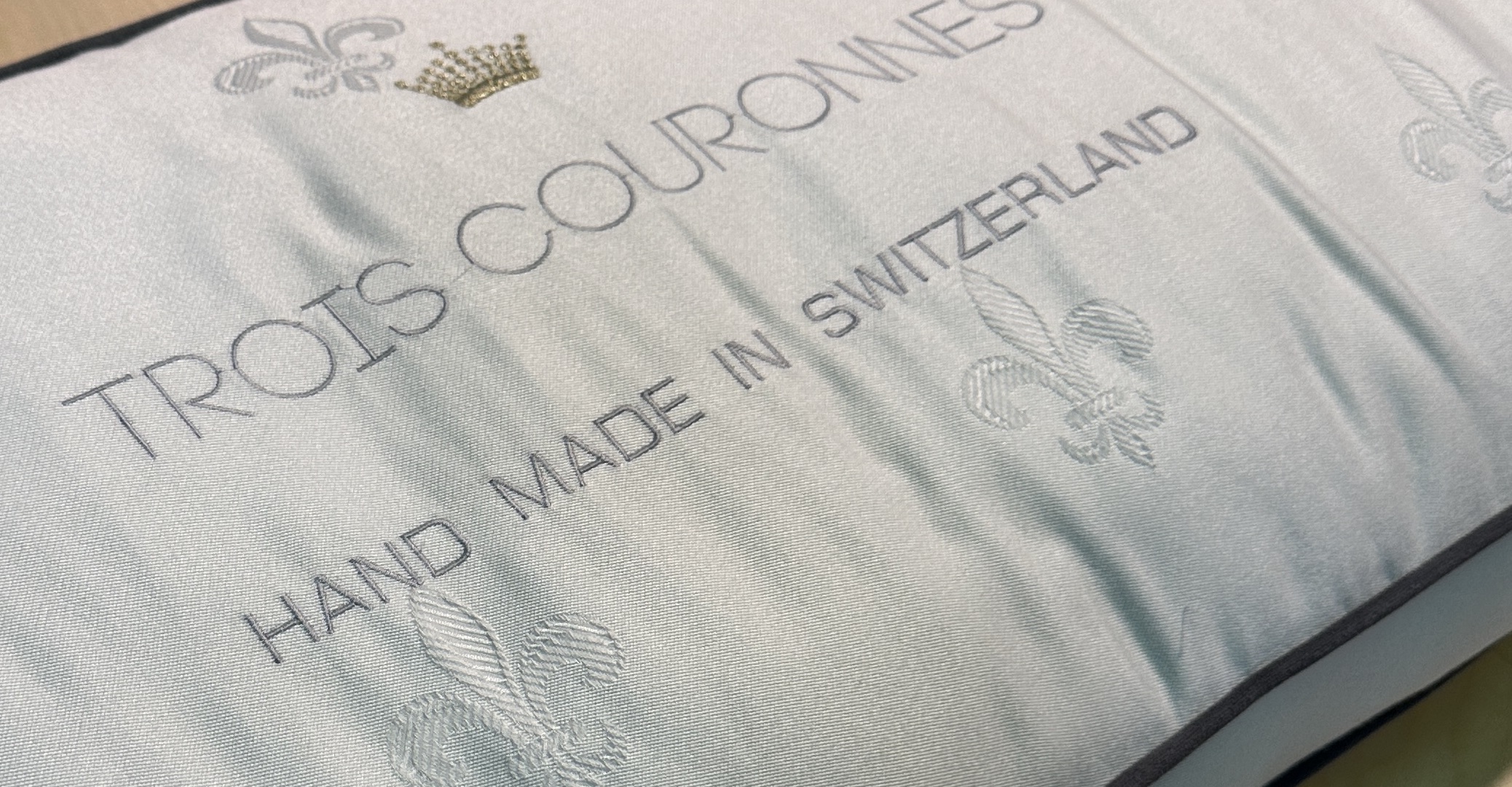 Chekhol na podushku trois couronnes deco long pillow