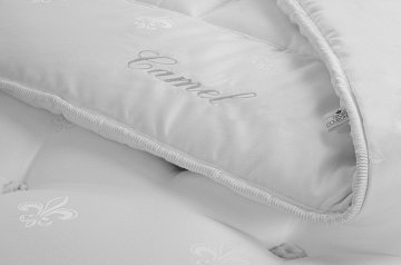 Topper trois couronnes camel