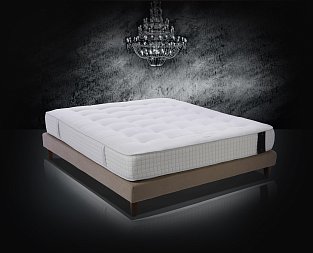 Trois Couronnes Queen