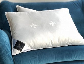 Подушка Trois Couronnes Mao M