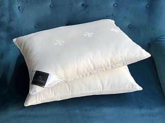 Подушка Trois Couronnes Mao L