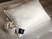 Подушка Trois Couronnes Luxury Selection Camel