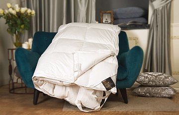 Presaltea din pene trois couronnes imperial