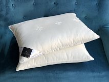 Подушка Trois Couronnes Mao L